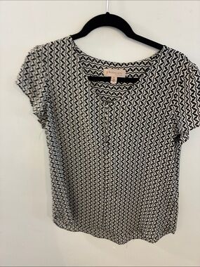 Philosophy Black and White Geometric Short Sleeve 4 Button Flowy Blouse Sz S